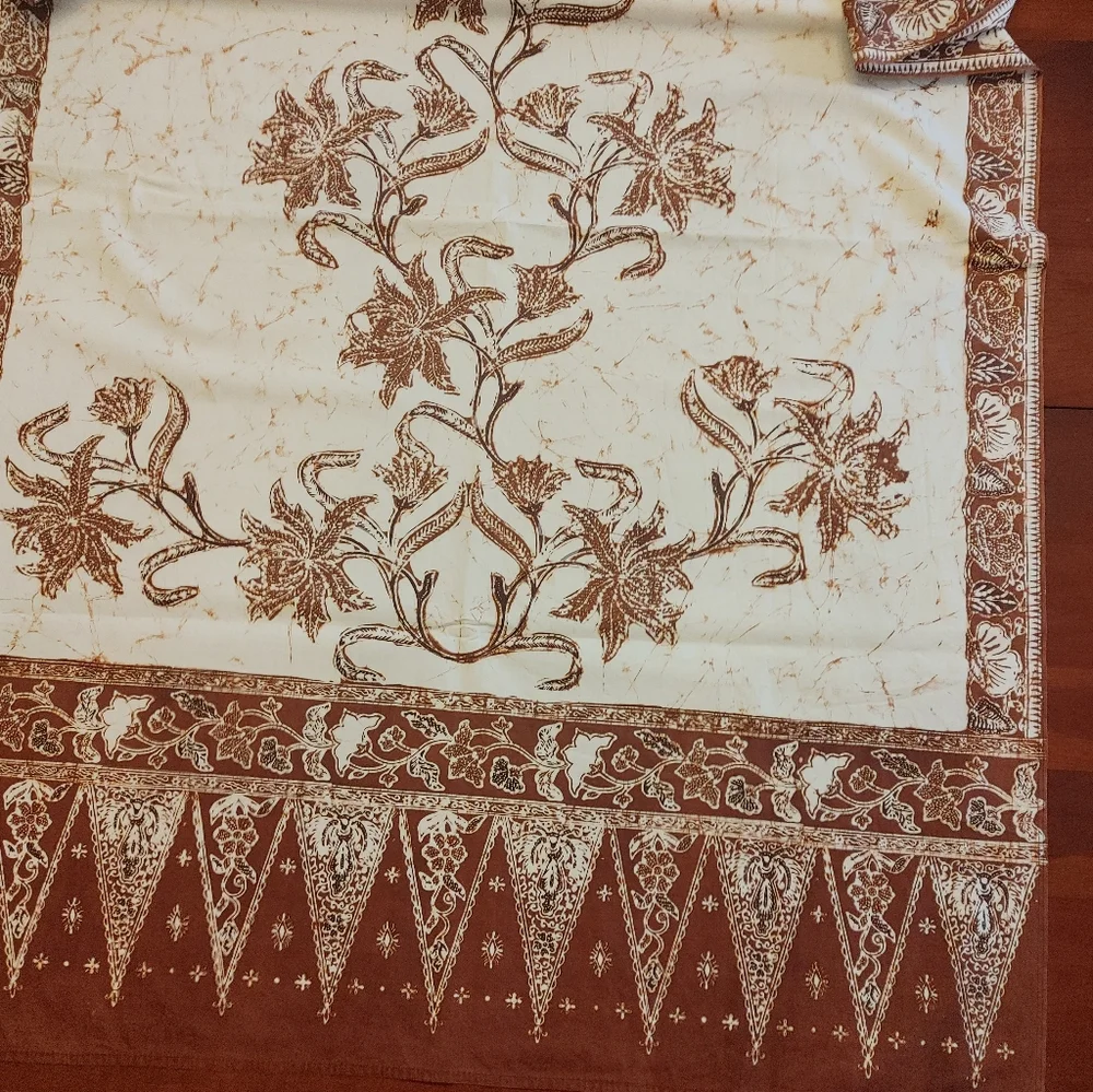 Hand Printed Batik Tablecloth 1970s 36